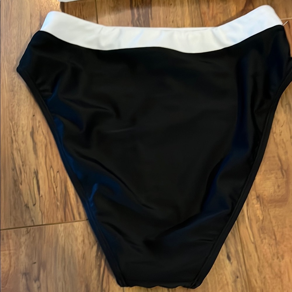 Viral Shade & Shore Black and White High-Waist Bikini Set - Picture 3 of 6